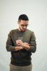 Model zeigt Mission One More Fair Fashion Pullover Passform & Material Fokus