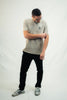 Model trägt Mission One More Shirt ‚YHWH‘ aus Bio-Baumwolle, fair gefertigt