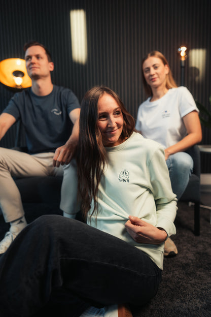 Mission One More christlicher Pullover ‚YHWH‘ minimalistisches Design, nachhaltig hergestellt